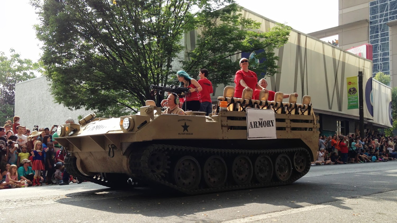Illustration for article titled Vehicles Of The 2013 DragonCon Parade - Photo Dump